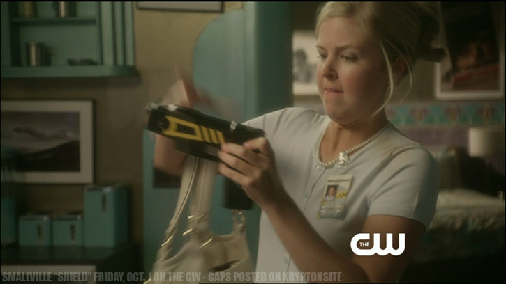 Smallville Season 10 Shield Keri Lynn Pratt Justin Hartley