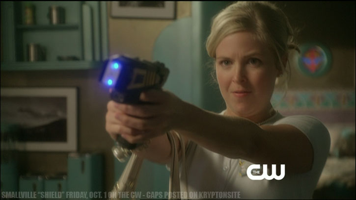 Smallville Season 10 Shield Keri Lynn Pratt Justin Hartley