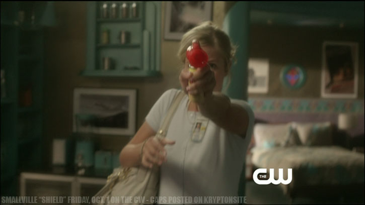 Smallville Season 10 Shield Keri Lynn Pratt Justin Hartley