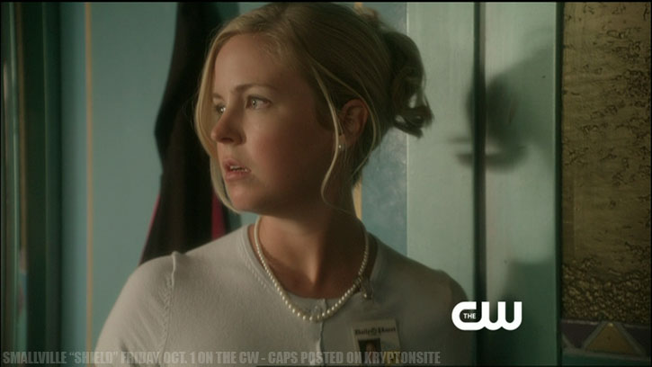 Smallville Season 10 Shield Keri Lynn Pratt Justin Hartley