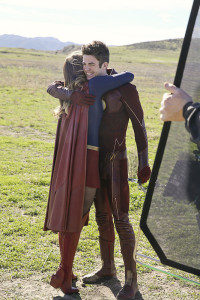 Supergirl Flash hug